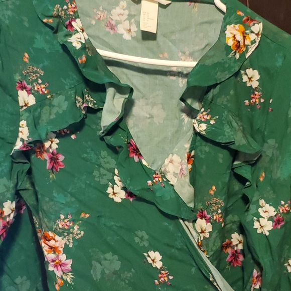 Beautiful wrap blouse - Picture 2 of 5